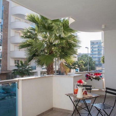 Nilu In Citta - Nuovo Appartamento Con Vista Mare Monopoli Bagian luar foto