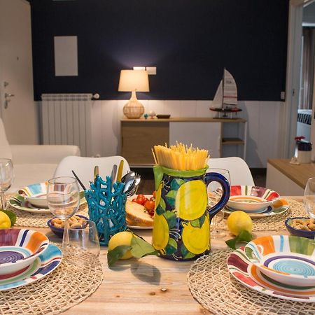 Nilu In Citta - Nuovo Appartamento Con Vista Mare Monopoli Bagian luar foto