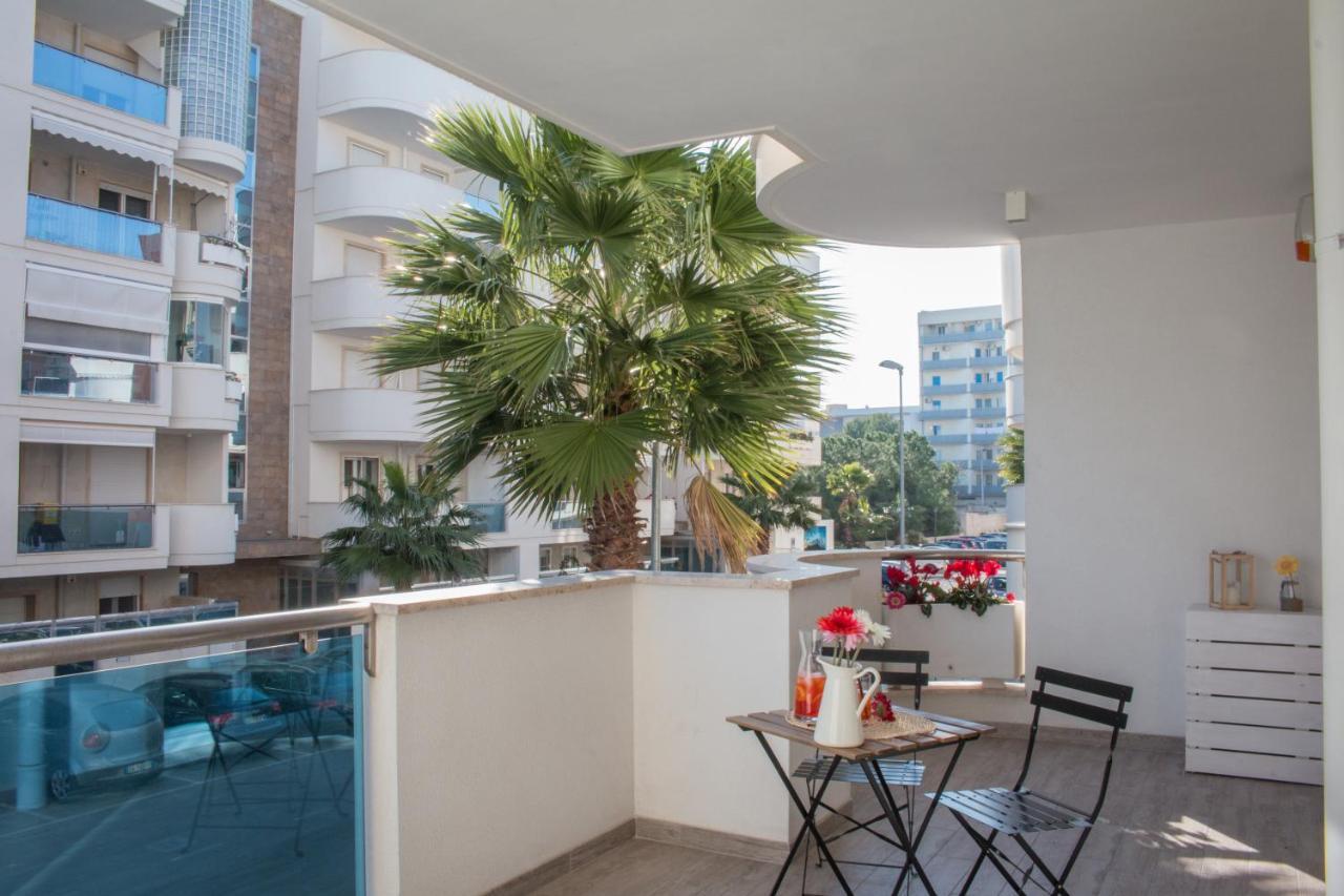 Nilu In Citta - Nuovo Appartamento Con Vista Mare Monopoli Bagian luar foto