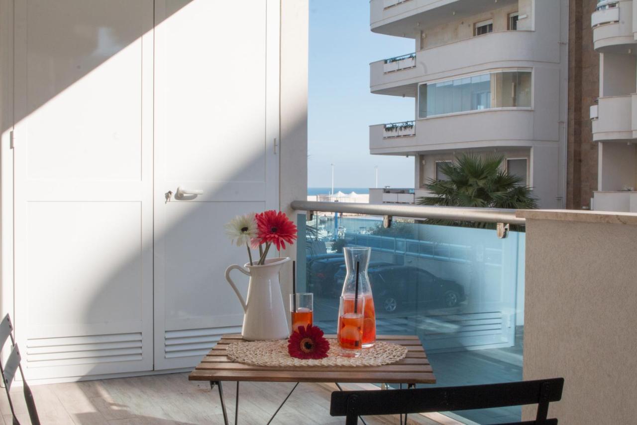 Nilu In Citta - Nuovo Appartamento Con Vista Mare Monopoli Bagian luar foto