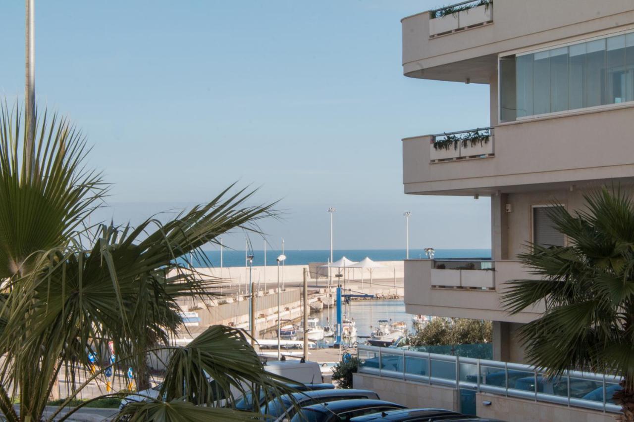 Nilu In Citta - Nuovo Appartamento Con Vista Mare Monopoli Bagian luar foto